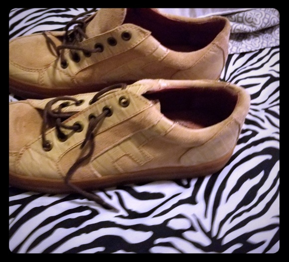 John Fluevog Other - Fluevog M8/W10 Redd sneakers